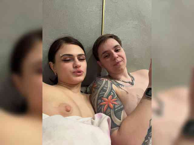 Kris-and-Vanessa webcam