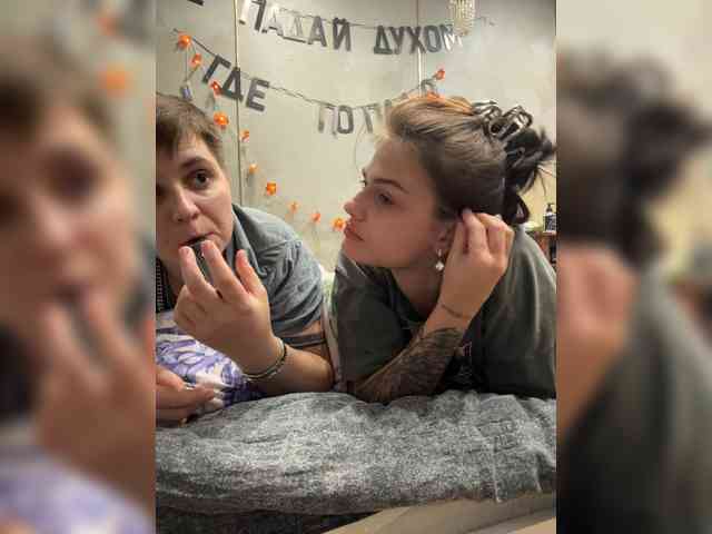 Kris-and-Vanessa webcam