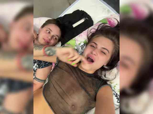 Kris-and-Vanessa webcam