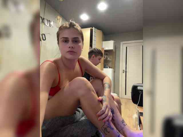 Kris-and-Vanessa webcam