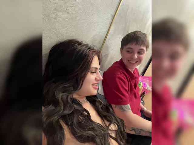Kris-and-Vanessa webcam