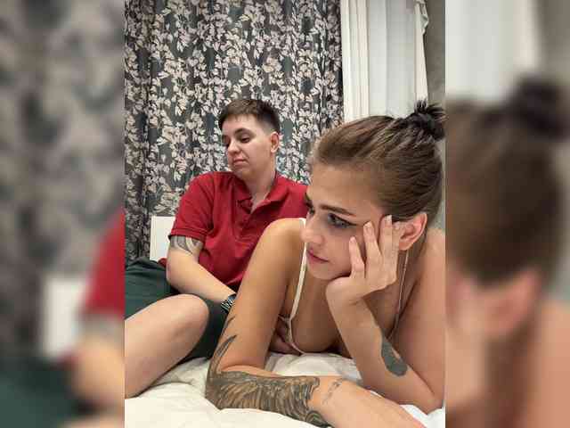 Kris-and-Vanessa webcam