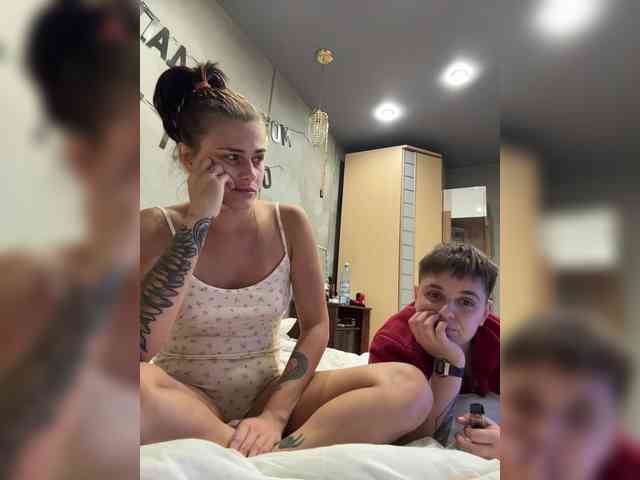 Kris-and-Vanessa webcam