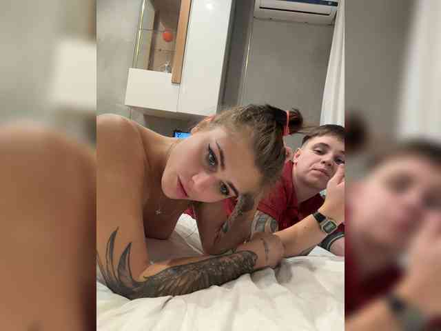 Kris-and-Vanessa webcam
