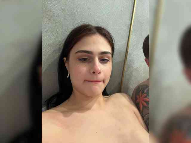 Kris-and-Vanessa webcam