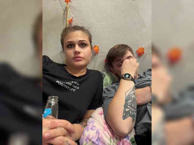 Kris-and-Vanessa webcam