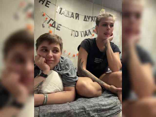Kris-and-Vanessa webcam