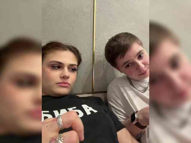 Kris-and-Vanessa webcam