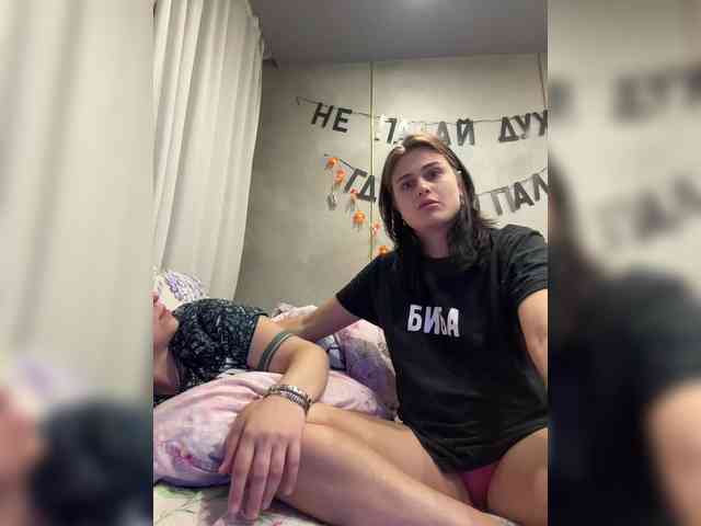 Kris-and-Vanessa webcam