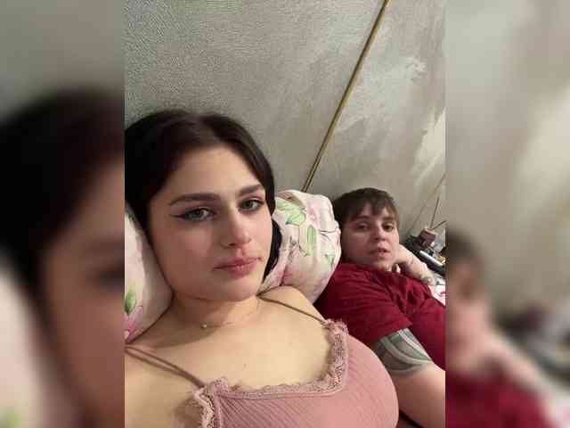 Kris-and-Vanessa webcam