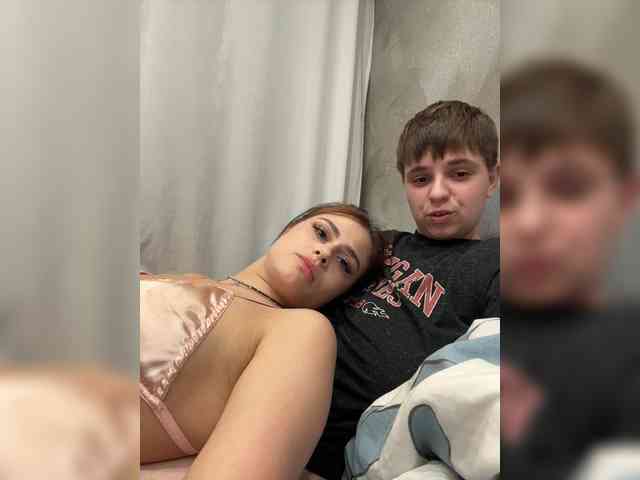 Kris-and-Vanessa webcam