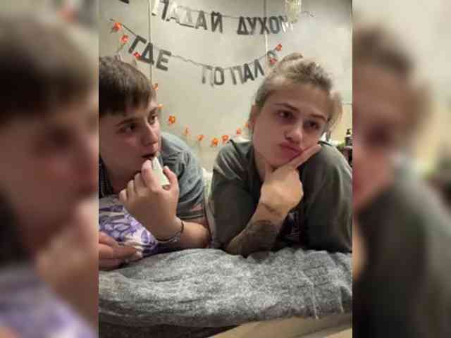 Kris-and-Vanessa webcam