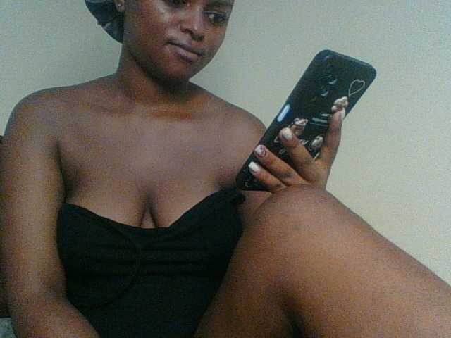 Kishylovee live cam on BongaCams