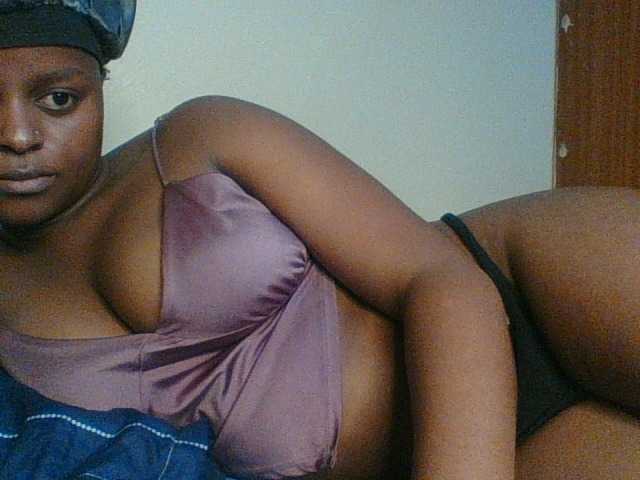 Kishylovee live cam on BongaCams