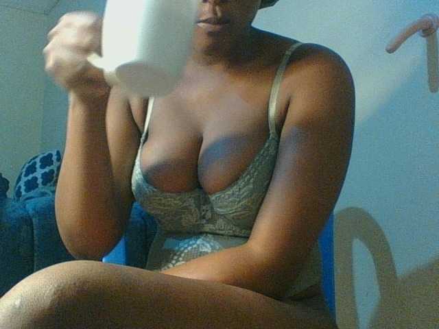 Kishylovee live webcam show
