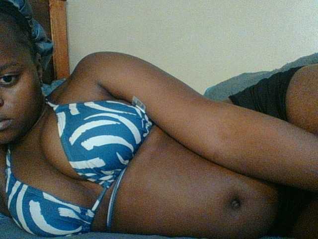 Kishylovee live cam on BongaCams