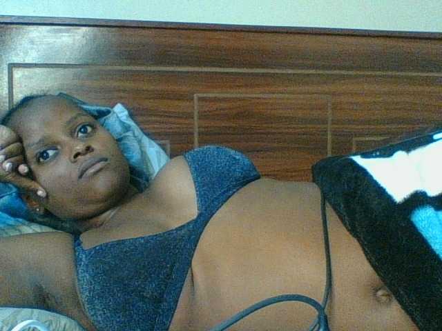 Kishylovee live cam on BongaCams