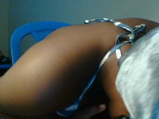 Kishylovee live cam on BongaCams