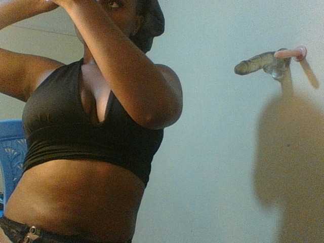 Kishylovee live cam on BongaCams