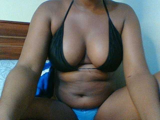 Kishylovee live cam on BongaCams