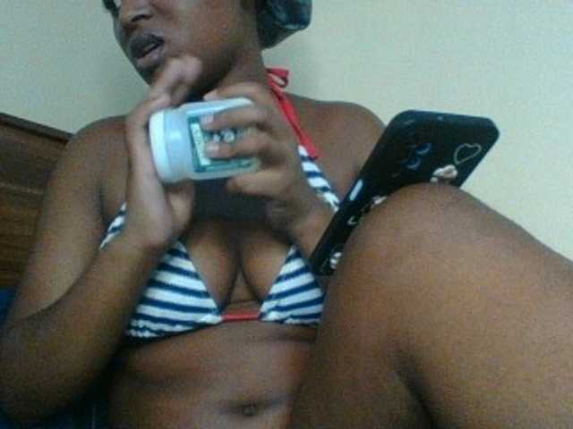 Kishylovee live cam on BongaCams