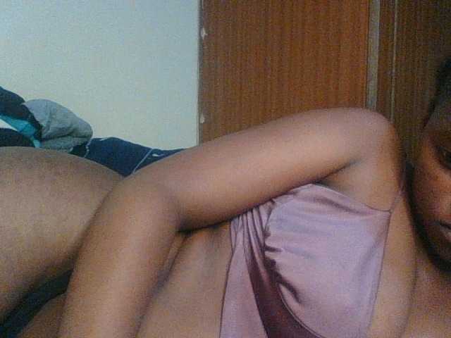 Kishylovee live cam on BongaCams