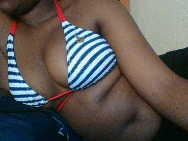Kishylovee live cam on BongaCams