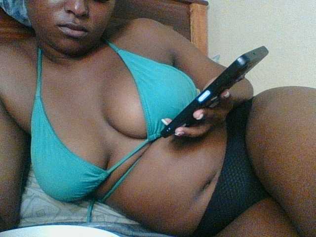 Kishylovee live cam on BongaCams