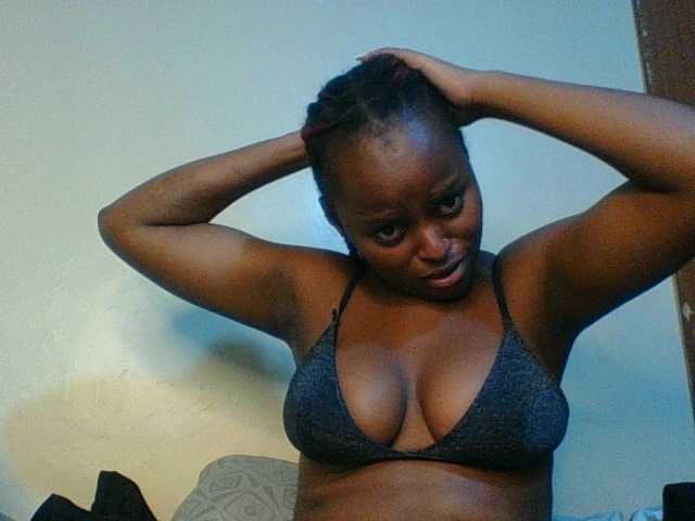 Kishylovee live cam on BongaCams