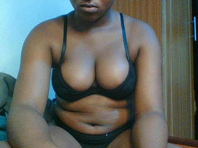 Kishylovee live cam on BongaCams