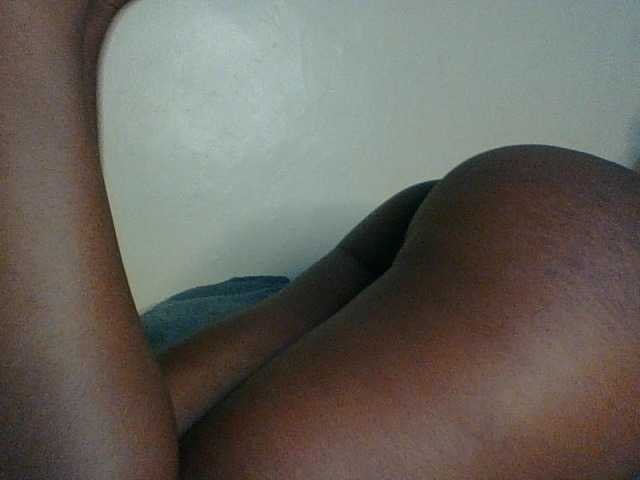 Kishylovee live cam on BongaCams