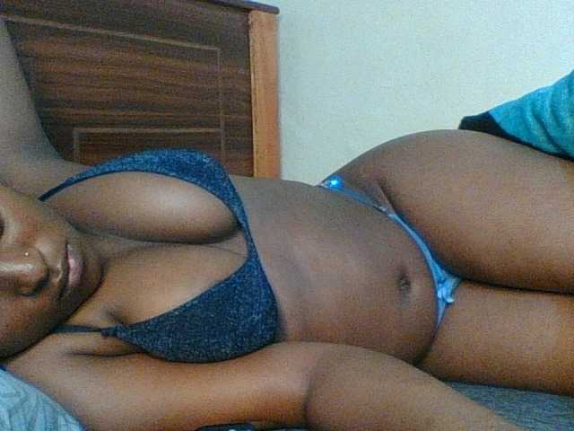 Kishylovee live cam on BongaCams