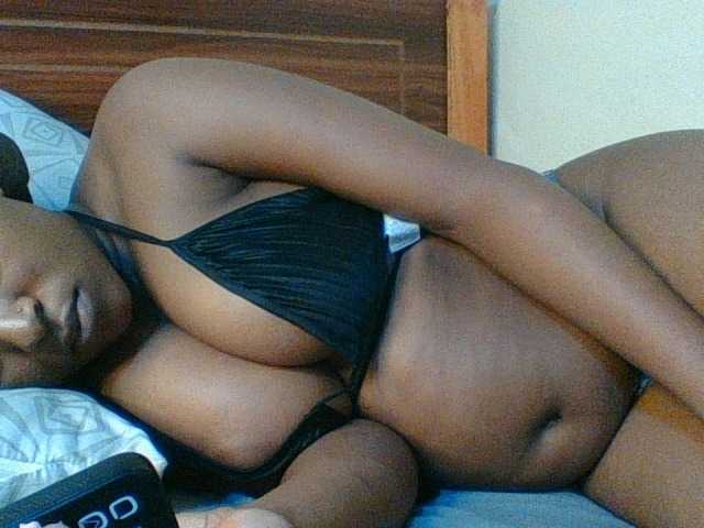 Kishylovee live cam on BongaCams