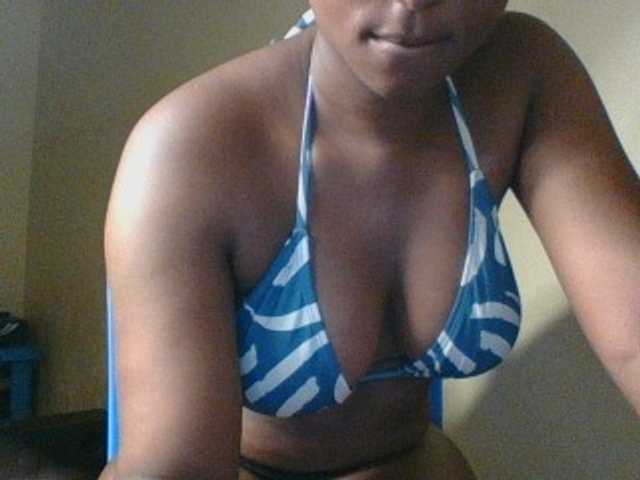 Kishylovee live cam on BongaCams