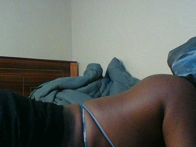 Kishylovee Live Cam on BongaCams