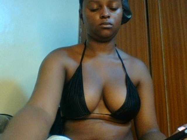 Kishylovee live cam on BongaCams