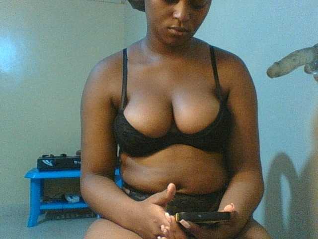 Kishylovee live cam on BongaCams