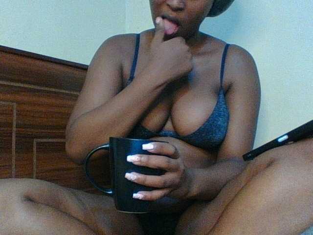 Kishylovee live cam on BongaCams