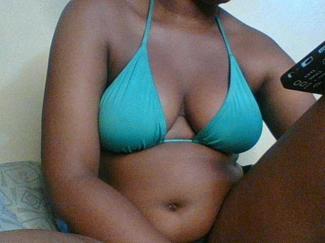 Kishylovee live cam on BongaCams