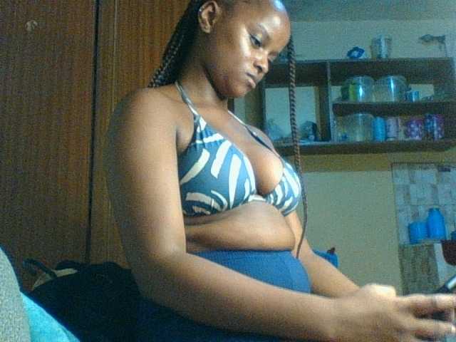 Kishylovee live cam
