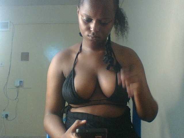 le modèle Kishylovee est en webcam porno dans un show sur le site bongacams, il possède les tags suivants: Ebony,Brunette,Trimmed
