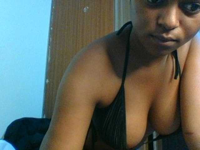 Kishylovee live cam on BongaCams