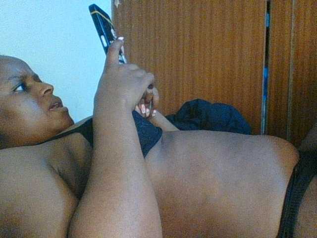 Kishylovee live cam on BongaCams