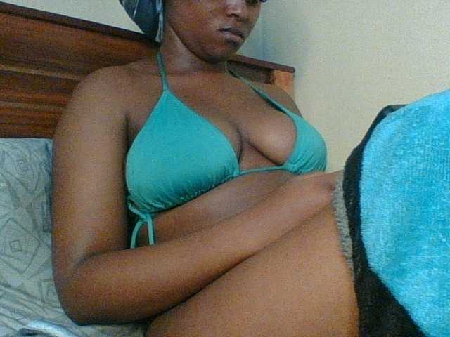 Kishylovee live cam on BongaCams