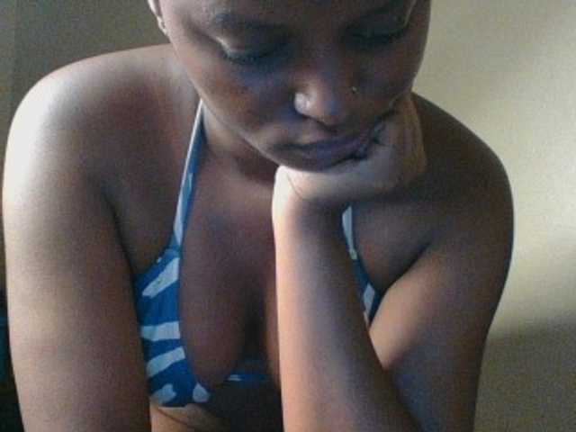 Kishylovee live cam on BongaCams