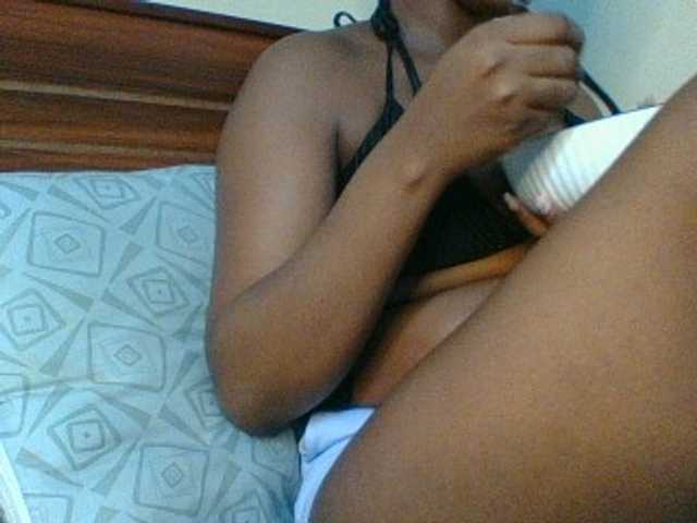 Kishylovee live cam on BongaCams