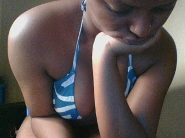Kishylovee live cam on BongaCams