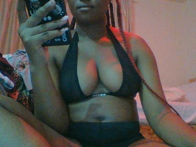 Kishylovee live cam on BongaCams