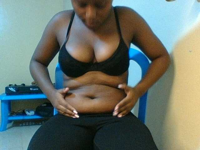 Kishylovee live cam on BongaCams