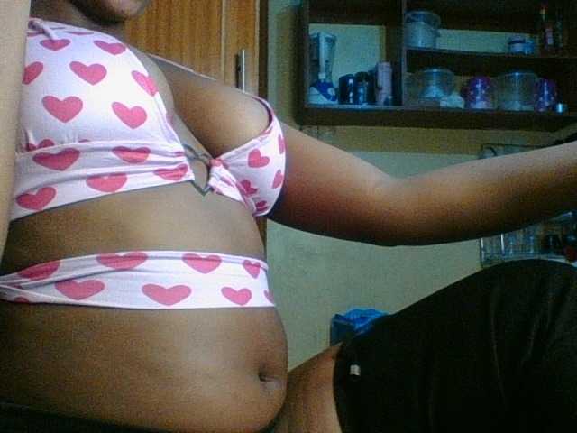 Kishylovee live cam on BongaCams